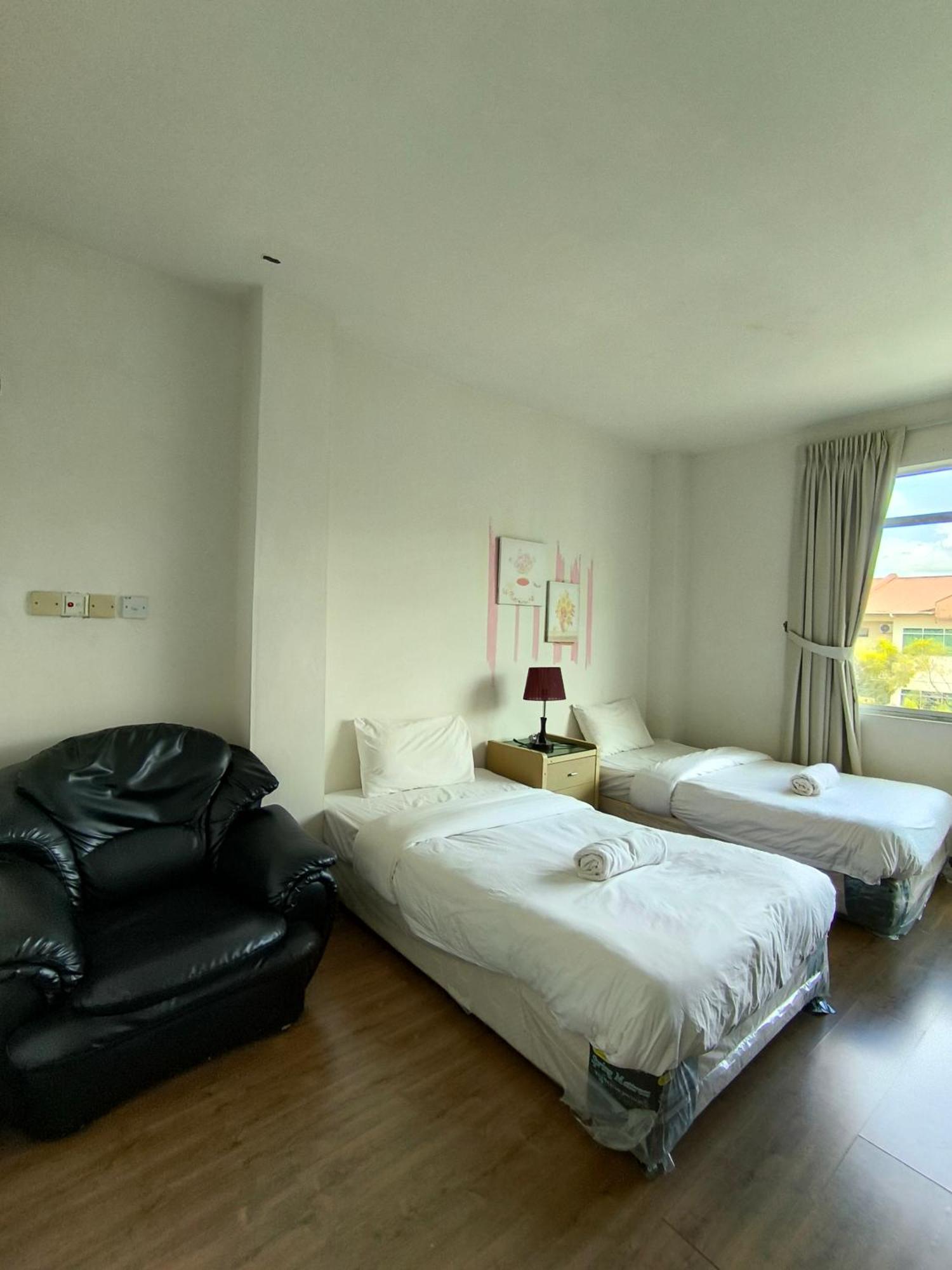 Natol Homestay - Kuching Home Penthouse Airport Road Экстерьер фото